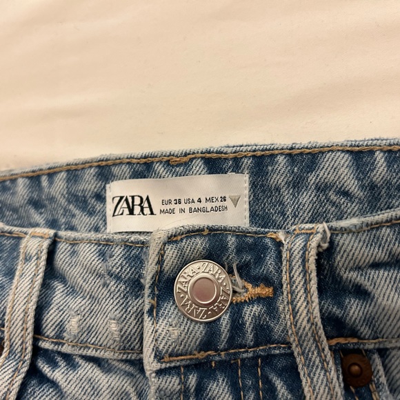 Zara High Rise Denim Shorts - Size 4 - Picture 3 of 3